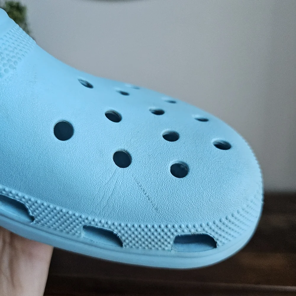 💎 Crocs Classic Clog Light Blue Men’s Size 11 Comfort Slip-On Sandals